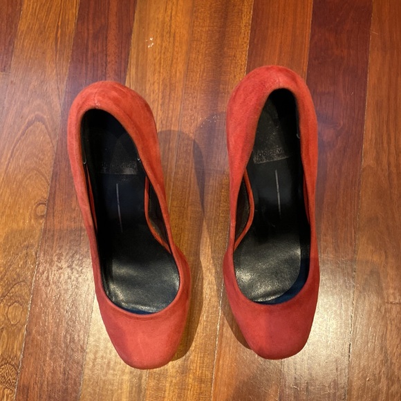 Red velvet heels - Picture 2 of 5